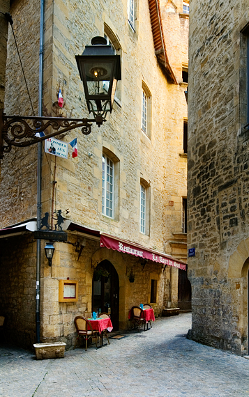 Alley, Sarlat 08