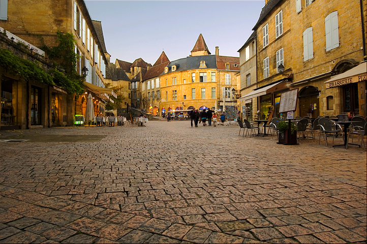 Market Square, Sarlat 01