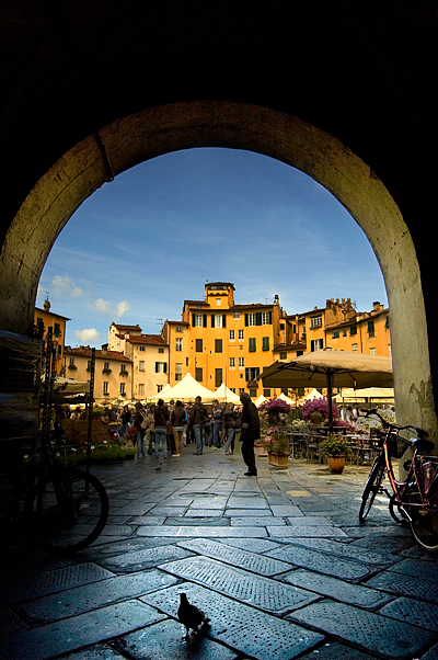 Piazza Anfiteatro, Lucca